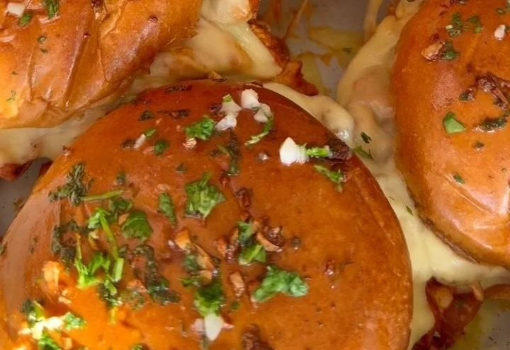 BBQ Chicken & Bacon Baked Sliders BBQ Chicken Sliders BBQ Chicken & Bacon Baked Sliders