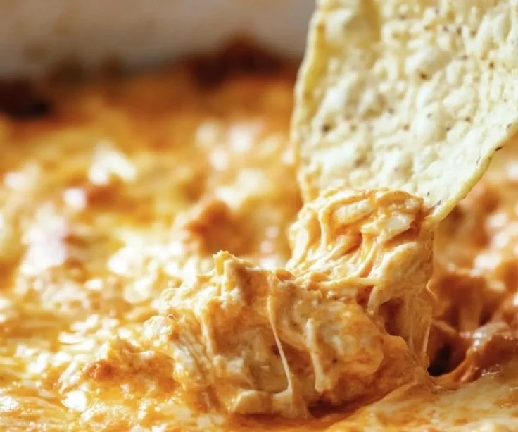 Cheesy Crock Pot Buffalo Chicken Dip