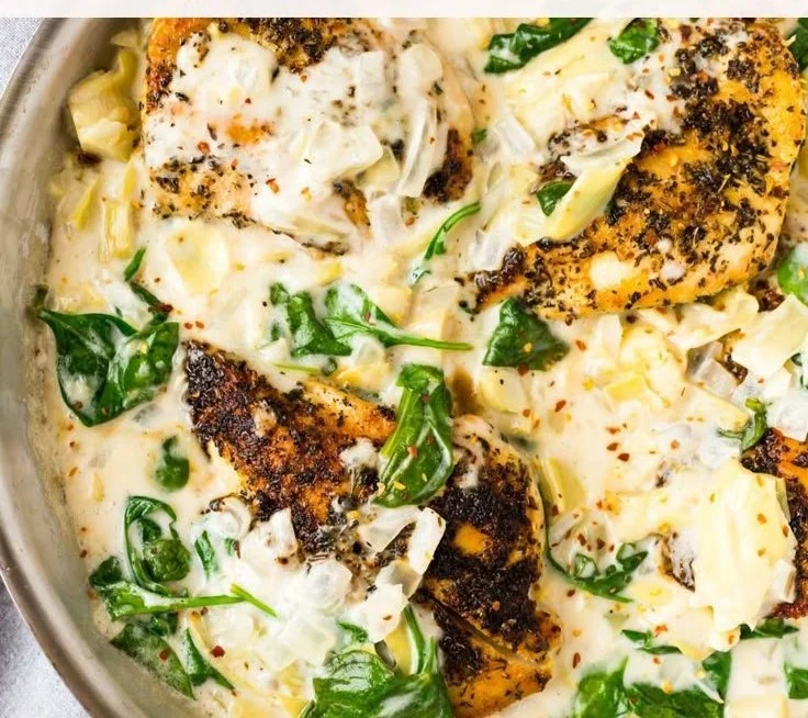 Creamy Spinach Artichoke Chicken Skillet