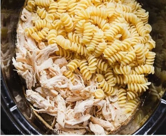 Crockpot Garlic Parmesan Chicken Pasta garlic parmesan chicken pasta Crockpot Garlic Parmesan Chicken Pasta