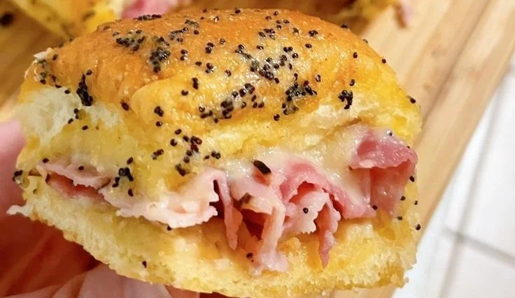 Ham and Swiss Hawaiian Rolls Hawaiian rolls Ham and Swiss Hawaiian Rolls