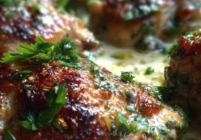 Creamy Oven Baked Chicken Thighs oven baked chicken Creamy Oven Baked Chicken Thighs