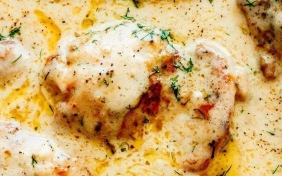 Creamy Oven Baked Chicken Thighs oven baked chicken Creamy Oven Baked Chicken Thighs
