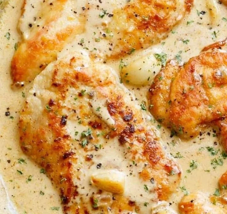 Chicken Breasts in Creamy Garlic Sauce chicken breasts Chicken Breasts in Creamy Garlic Sauce