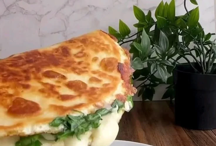 Spinach and Cheese Egg Breakfast Quesadilla