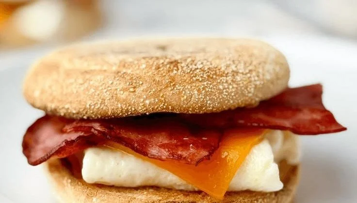 High-Protein Low-Calorie Breakfast Sandwich breakfast sandwich High-Protein Low-Calorie Breakfast Sandwich